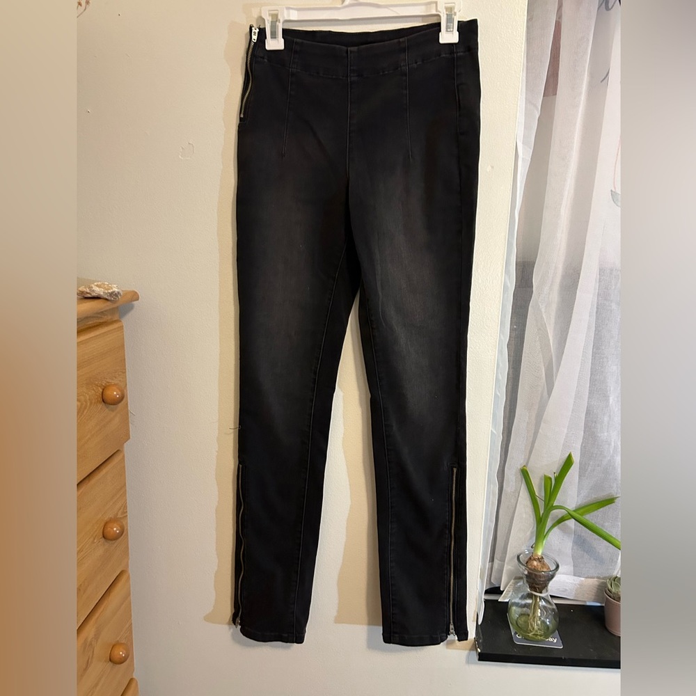 BDG High-rise, Skinny Jean, Black with Waist Synching Darts and side zippers